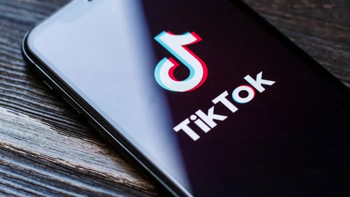 TikTok-Probleme halten an: Konkurrent UpScrolled stürmt die Charts