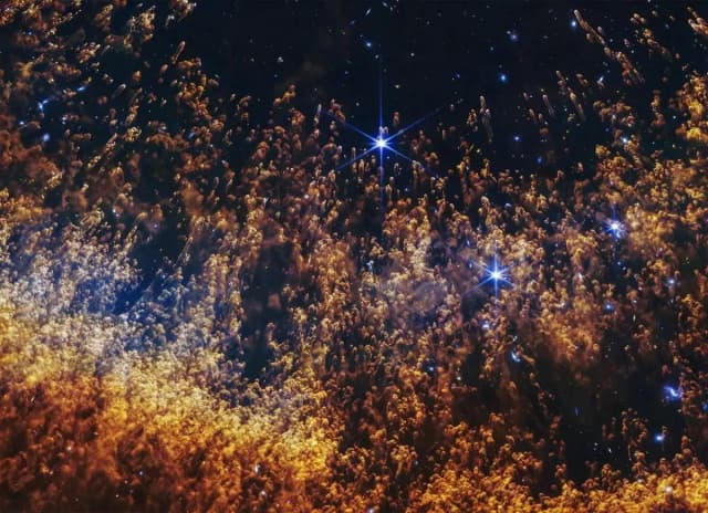 James Webb zeigt Sternentod im Helix-Nebel in höchster Präzision