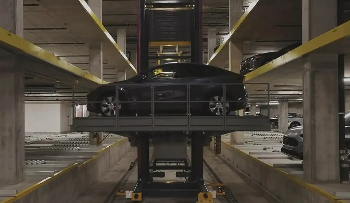 Revolutionäre Parkanlage in den USA: Automatisches Laden per Roboterarm