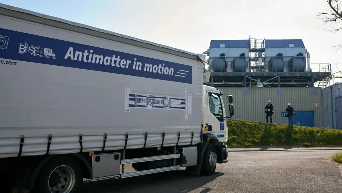 Historischer Schritt am CERN: Antimaterie erstmals per LKW transportiert